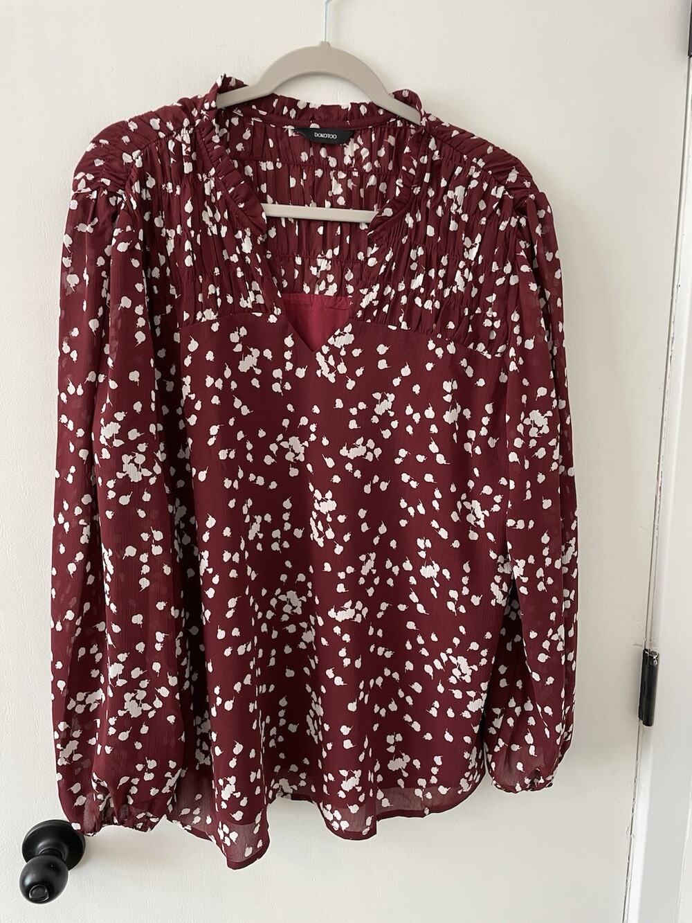 Dokotoo XL Burgundy/White Abstract Chiffon Polyester V-Neck Smocked Blouse B1